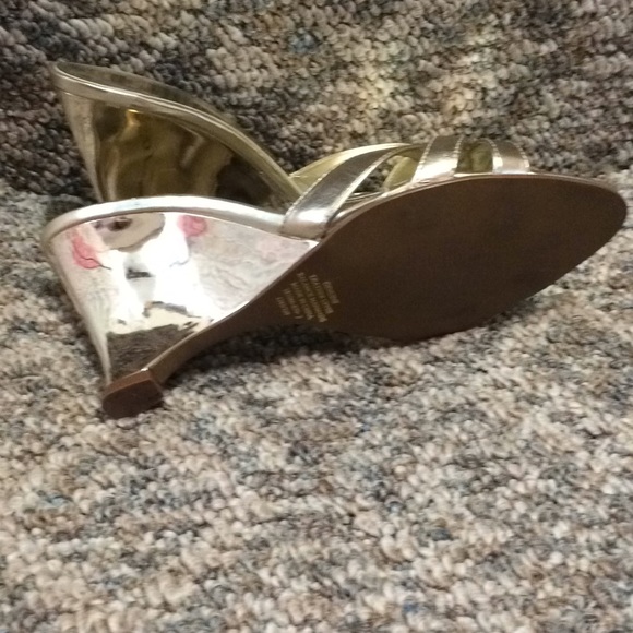 Colin Stuart gold wedge heel slides size 7M - Picture 6 of 8